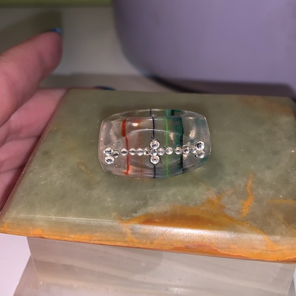 Vintage 70’s rainbow striped lucite ring - Picture 6 of 7